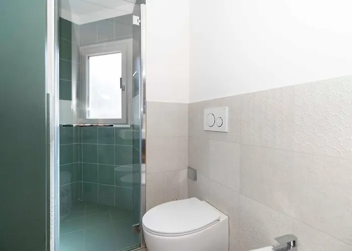Guesthost - X4 1km From Don Bosco Bus Station!