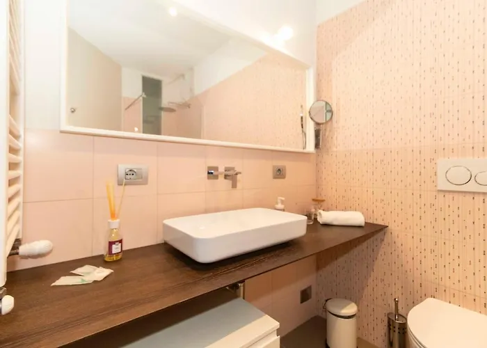 Guesthost - X4 1km From Don Bosco Bus Station! Apartmán *